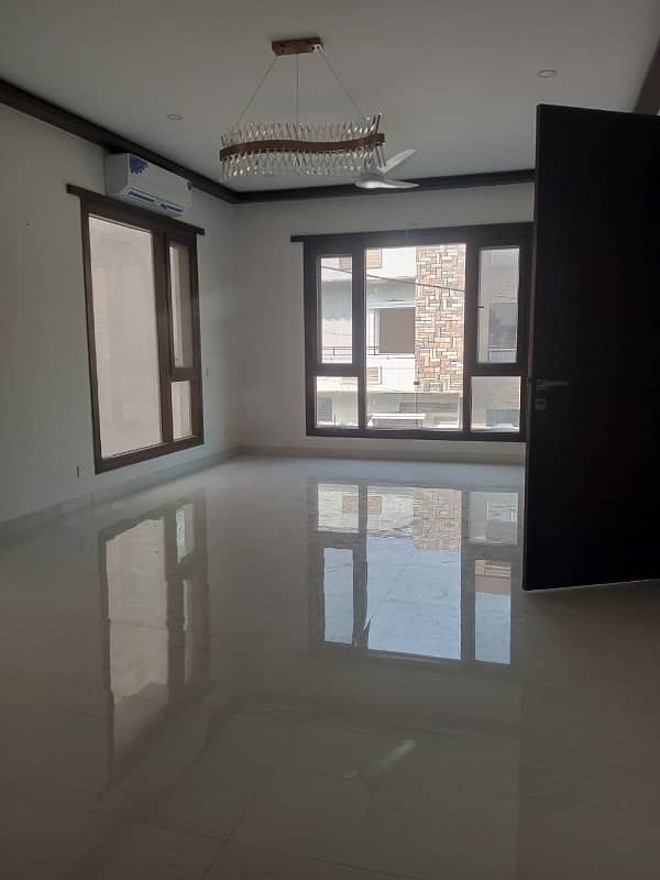 Brand New Portion 400 Sq Yards 4 Beds DD 1st Floor  In KESC Society 1