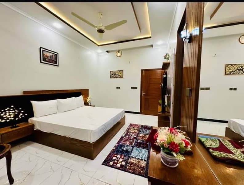 ROOMS AVAILABLE SEPRATE/SHARING/PRIVATE GULSHAN JAUHOR 1