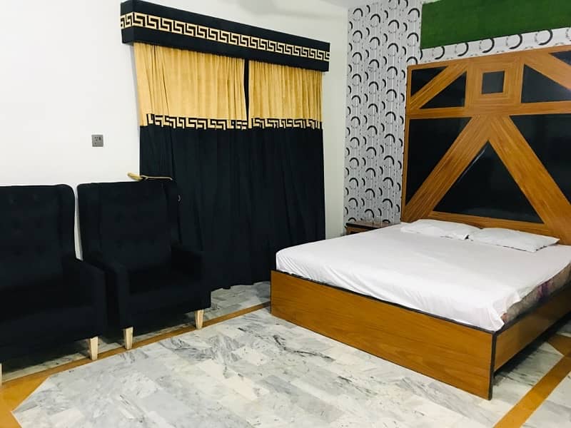 ROOMS AVAILABLE SEPRATE/SHARING/PRIVATE GULSHAN JAUHOR 9