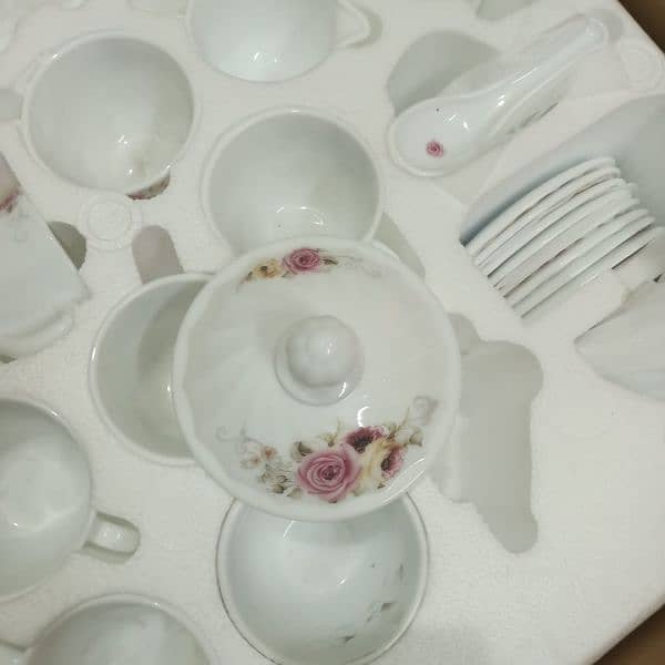 Brand New 72 Pieces Marble Dinner Set 1