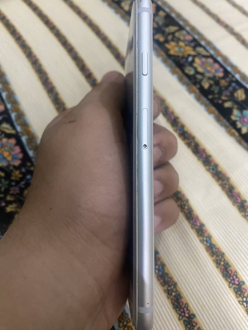 iPhone 8 non-PTA 1