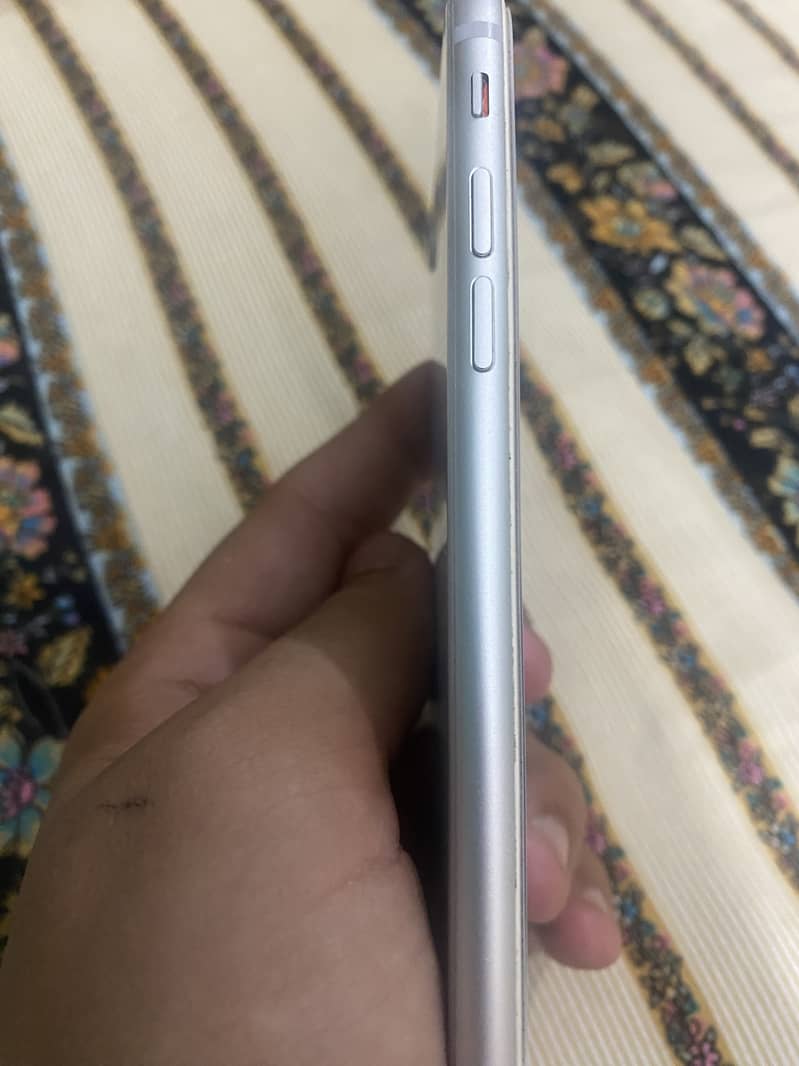 iPhone 8 non-PTA 3