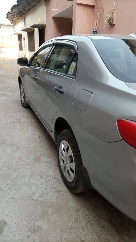 Toyota Corolla GLI 2013 (Full Genuine Home Use Car) 3