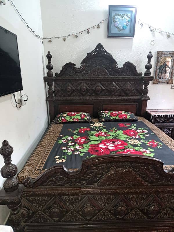 Chinioti art-work bed is available for selling. 1