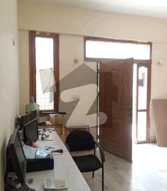 Prime Location Shahra-e-Faisal Office For rent Sized 450 Square Yards 4