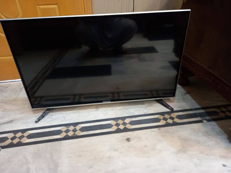 Samsung led tv 42 inch simple good condition no fault 5