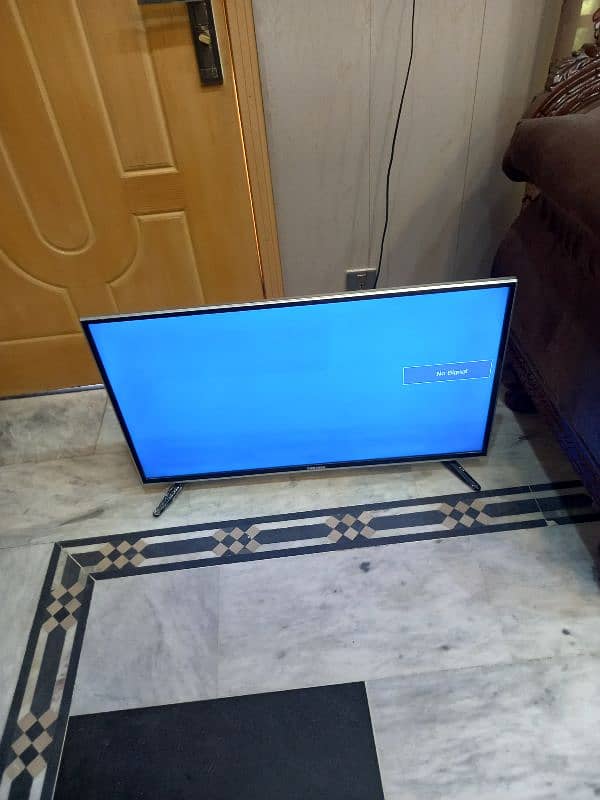 Samsung led tv 42 inch simple good condition no fault 7