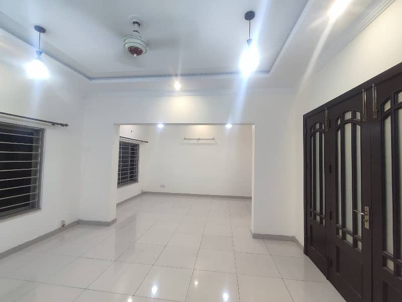 Upper Portion For Rent In G15 Size 1 Kanal Separate Gate Entrance Water Gas Electricity All Facilities Near To Markaz Best Location Five Options Available 8