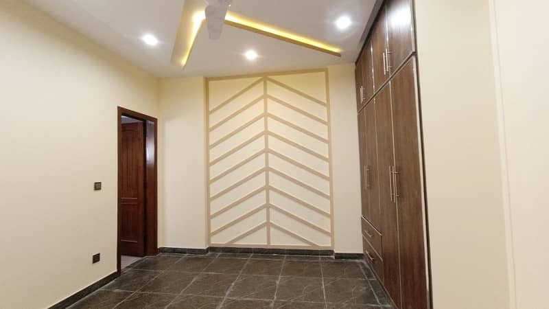 Upper Portion For Rent In G-15 Size 12 Marla Water Gas Electricity All Facilities Near To Markaz Best Location Five Options Available 13