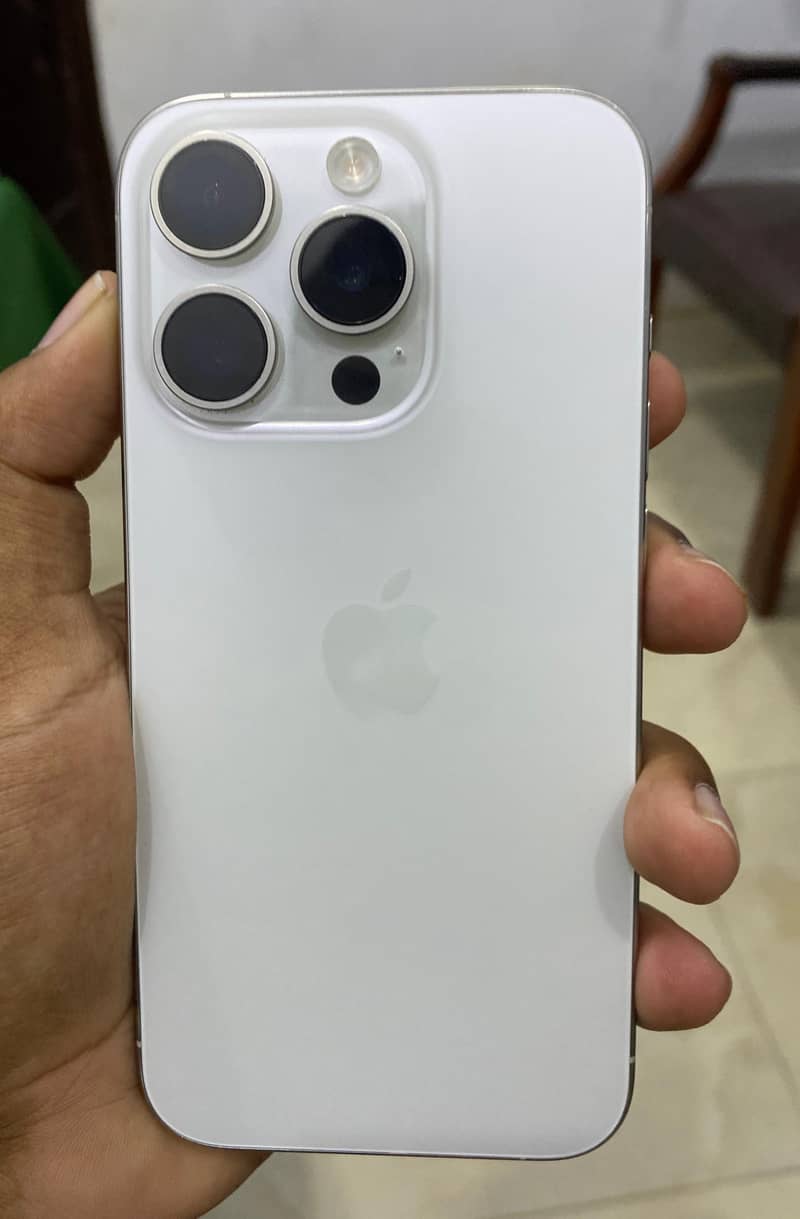 iPhone 15 pro titanium white 99% battery 1