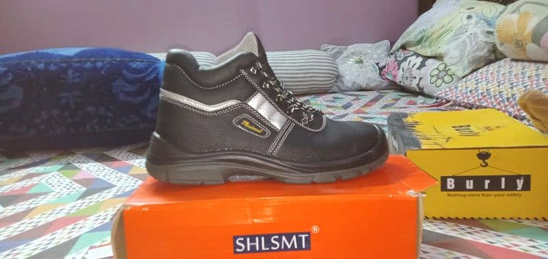 safety shoes 2 pair dono sath deny hy 8000 6