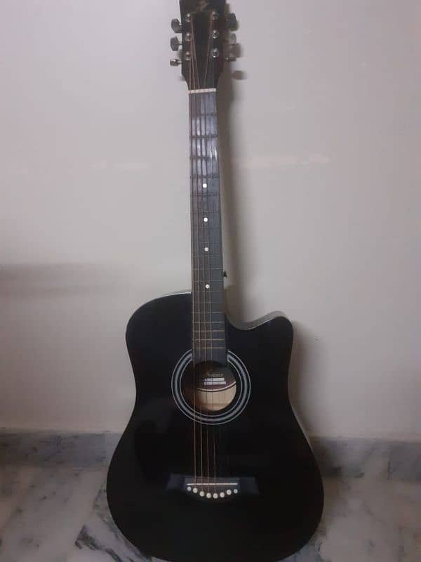 Beginners size guitar in a good condition. 2