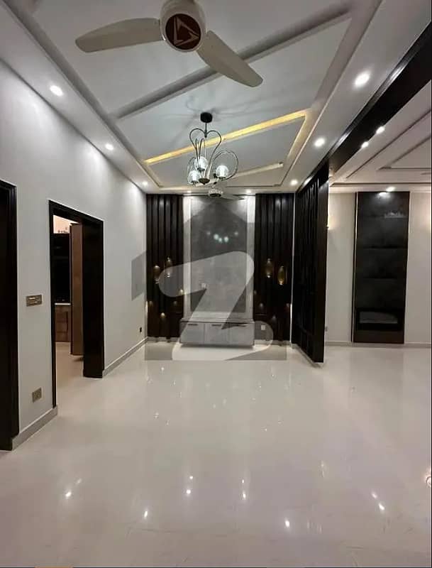 10 MARLA HOUSE IS AVAILABLE FOR SALE IN GHAZNAVI BLOCK BAHRIA TOWN LAHORE 14