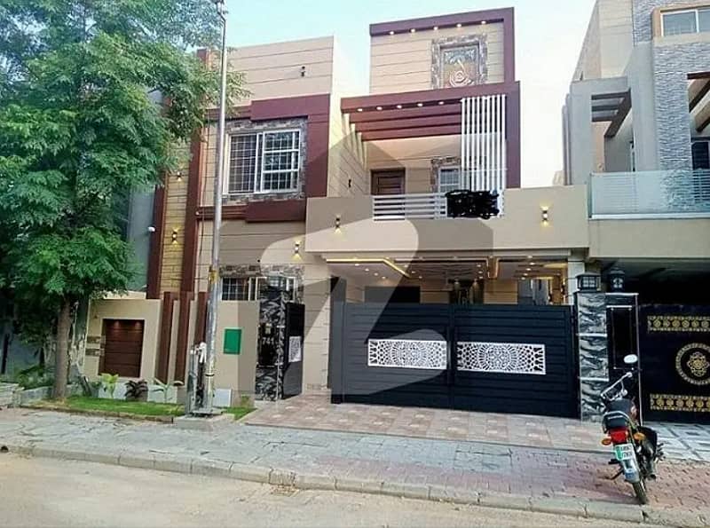 10 MARLA HOUSE IS AVAILABLE FOR SALE IN BAHRIA TOWN TALHA BLOCK 1