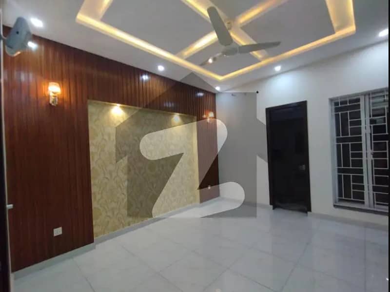 10 MARLA HOUSE IS AVAILABLE FOR SALE IN BAHRIA TOWN TALHA BLOCK 8