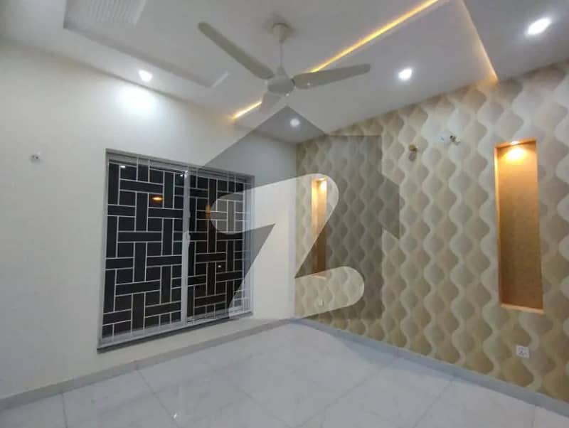 10 MARLA HOUSE IS AVAILABLE FOR SALE IN BAHRIA TOWN TALHA BLOCK 24