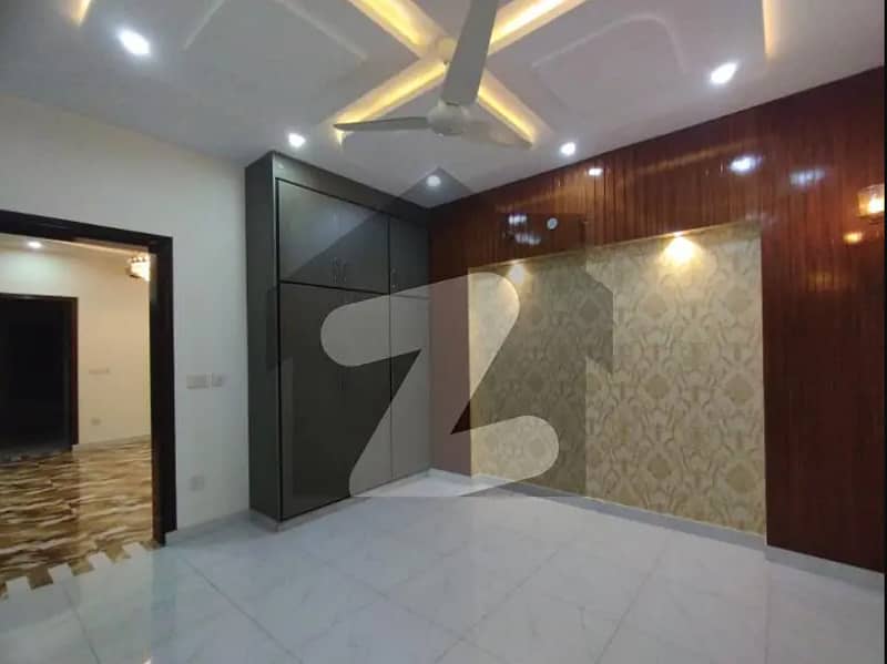 10 MARLA HOUSE IS AVAILABLE FOR SALE IN BAHRIA TOWN TALHA BLOCK 29