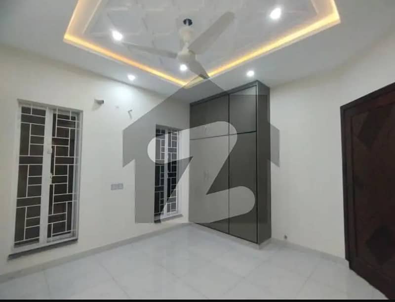 10 MARLA HOUSE IS AVAILABLE FOR SALE IN BAHRIA TOWN TALHA BLOCK 33