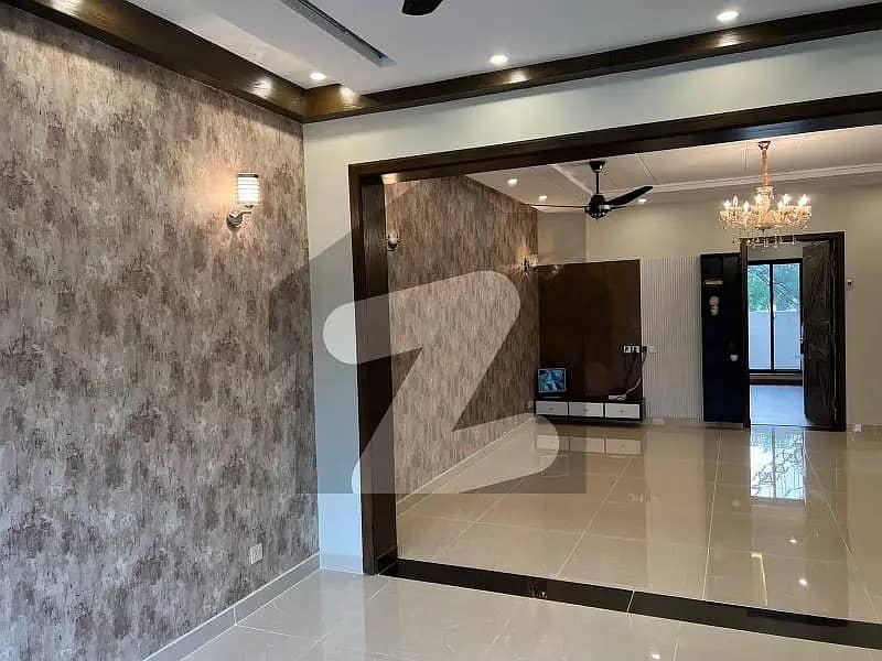 8 MARLA HOUSE IS AVAILABLE FOR SALE IN BAHRIA TWN UMAR BLOCK 4