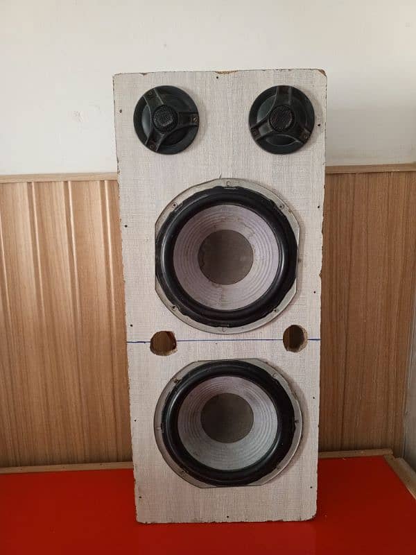 8" 2 speakers with woofers 1