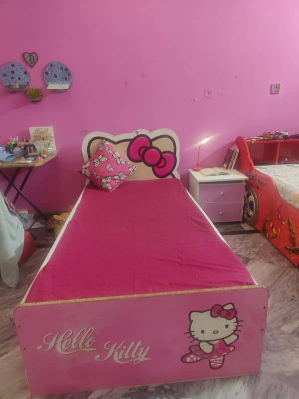 baby girl bed with side table 1