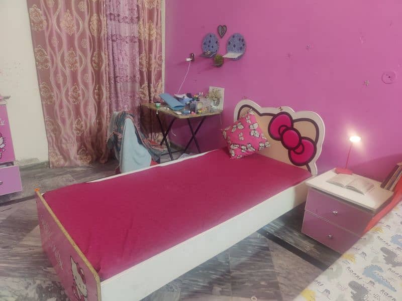 baby girl bed with side table 3