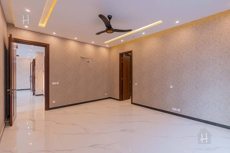 Prime Location 1 Kanal House For Sale In T Block Phase 8 DHA Lahore 20