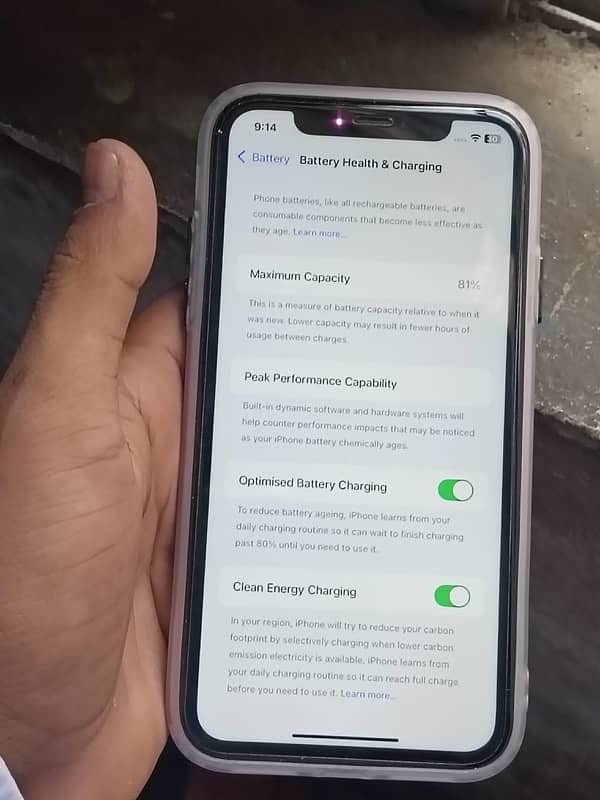 IPhone 11non pta jv all ok with charger 3