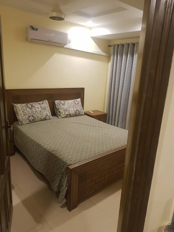 Par Day short time Two BeD Room apartment Available for rent in Bahria town phase 4 and 6 empire Heights 2 Family apartment 5