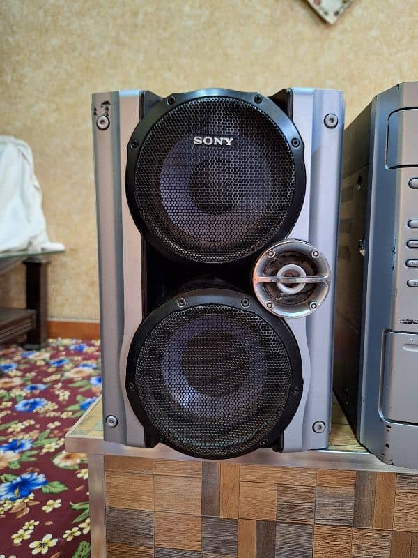 Sony ke original speaker or Amplifier 3