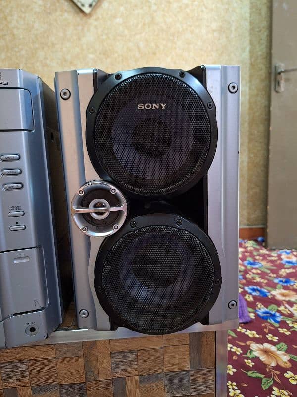 Sony ke original speaker or Amplifier 4