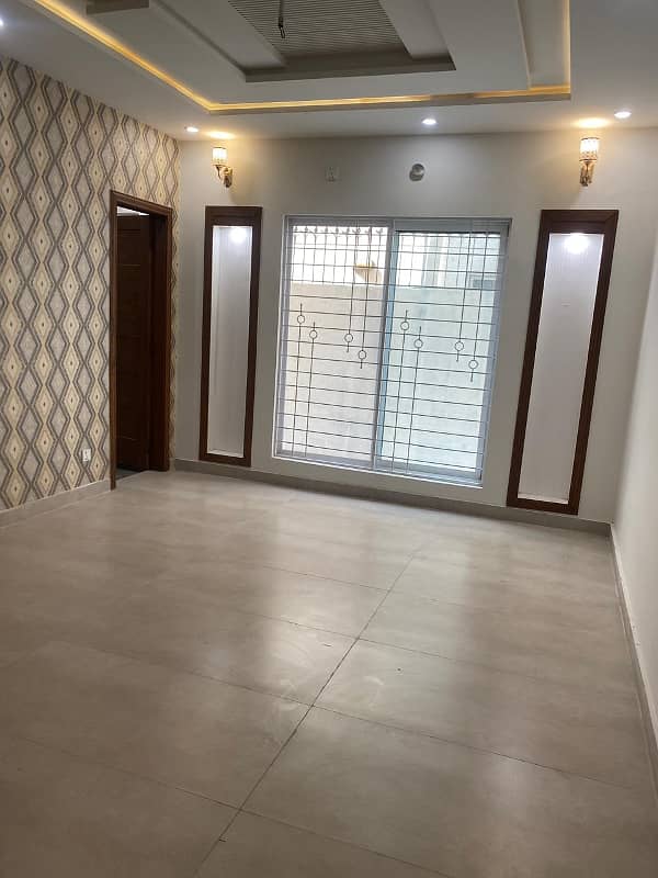 10 Marla Brand new house for rent in Architect society Near ucp university for Family 6