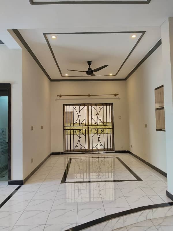 Extremely Beautiful Upper Portion For Rent ,Walking From Zoo. Also . Main Gate Separate 3