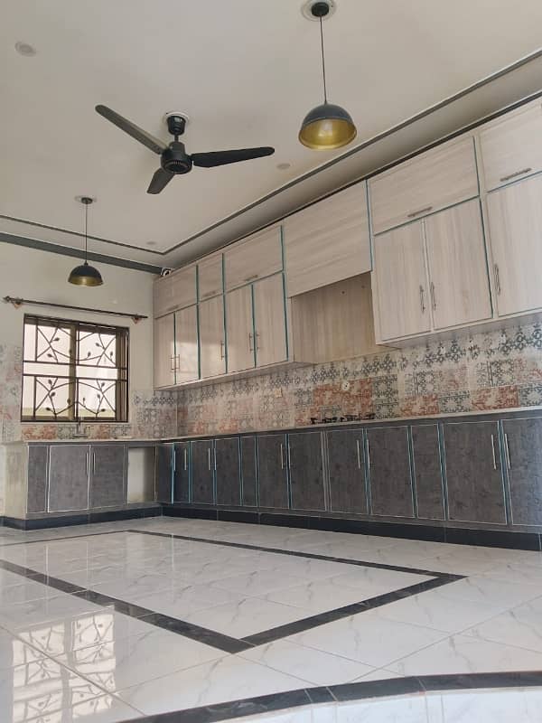 Extremely Beautiful Upper Portion For Rent ,Walking From Zoo. Also . Main Gate Separate 5