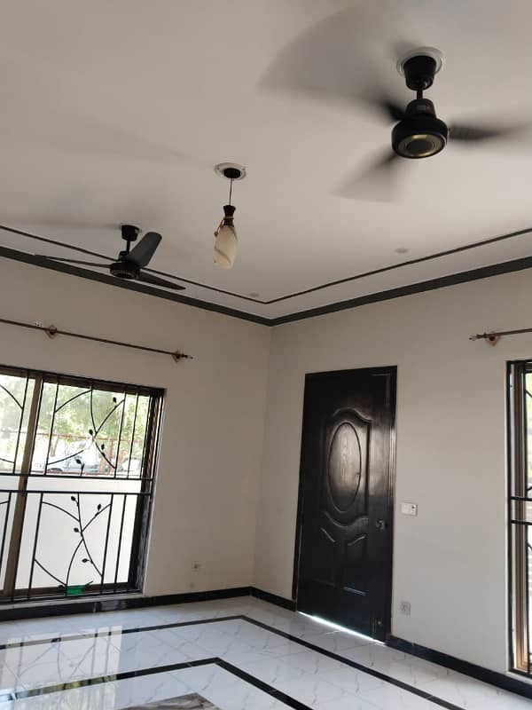 Extremely Beautiful Upper Portion For Rent ,Walking From Zoo. Also . Main Gate Separate 12