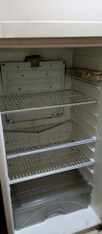 Dawlance refrigerator used condition very good 7