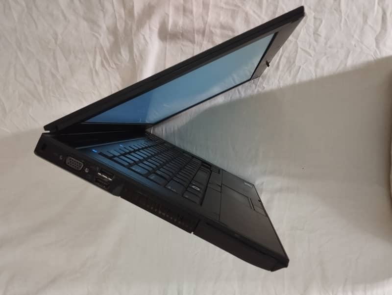 DELL Latitude E6400 & E6420 Laptop 3