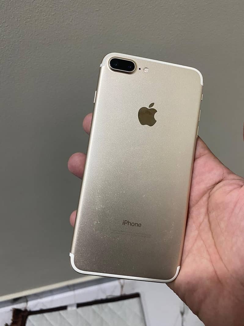 Iphone 7 plus 10/9 only battery change 128/gb  gold colour 5