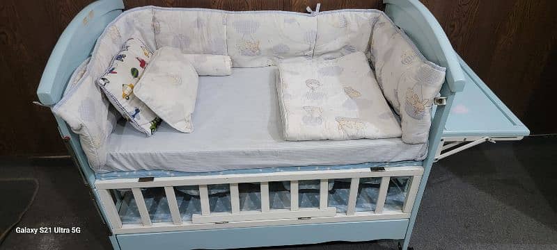 wooden baby cot 0