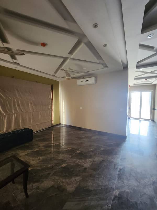 Building For Rent In Gulberg Lahore 10