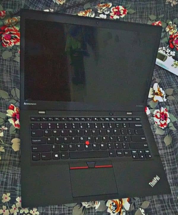 Lenovo ThinkPad X1 Carbon i5 5th Gen 0