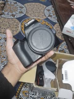 Canon EOS 250D, EF-S 18-55 III kit. touch screen.