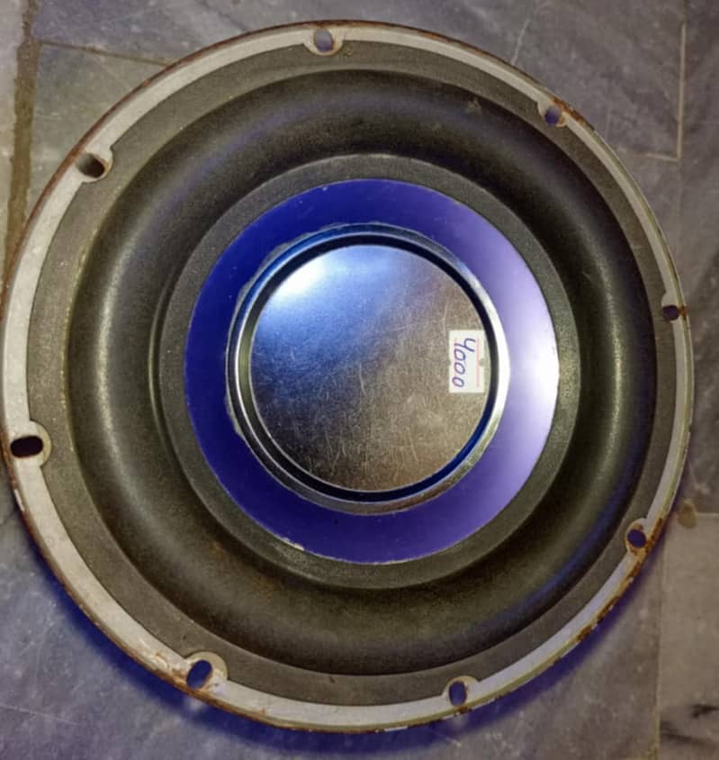 8 inch Subwoofer used mein hai  Dabal coil mein hai  Price 4000 0300- 2