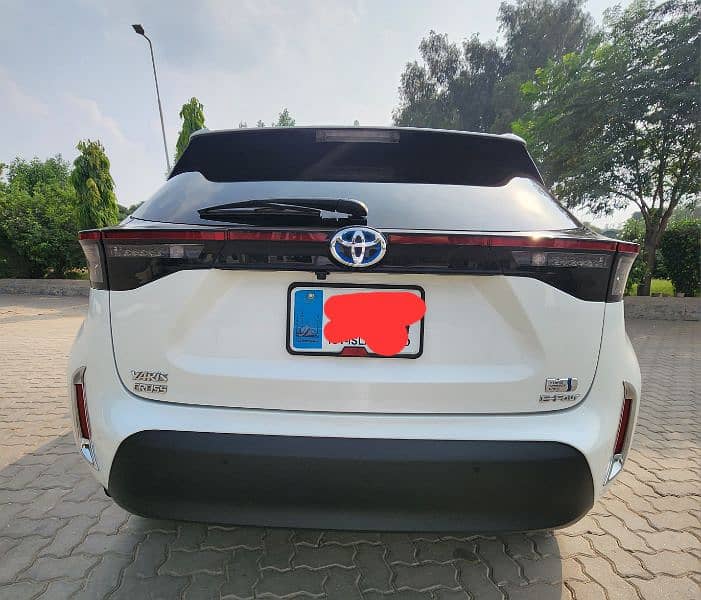 Toyota yaris cross model 2021 import dec 2023 top of the line loaded 5