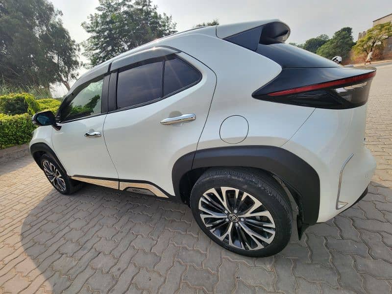 Toyota yaris cross model 2021 import dec 2023 top of the line loaded 7