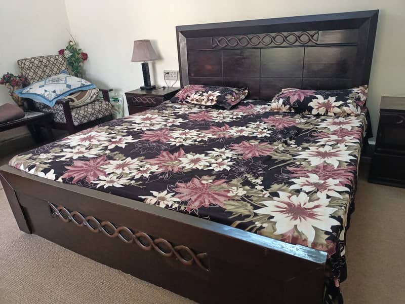 Bed Set For Sale// King Size Bed//Wodden Bed//2 Side TAble(LED trolly) 1