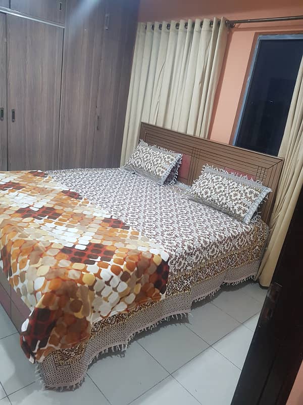 Par Day and short time Two BeD Room apartment Available for rent in Bahria town phase 4 and 6 empire Heights 2 Family apartment 4