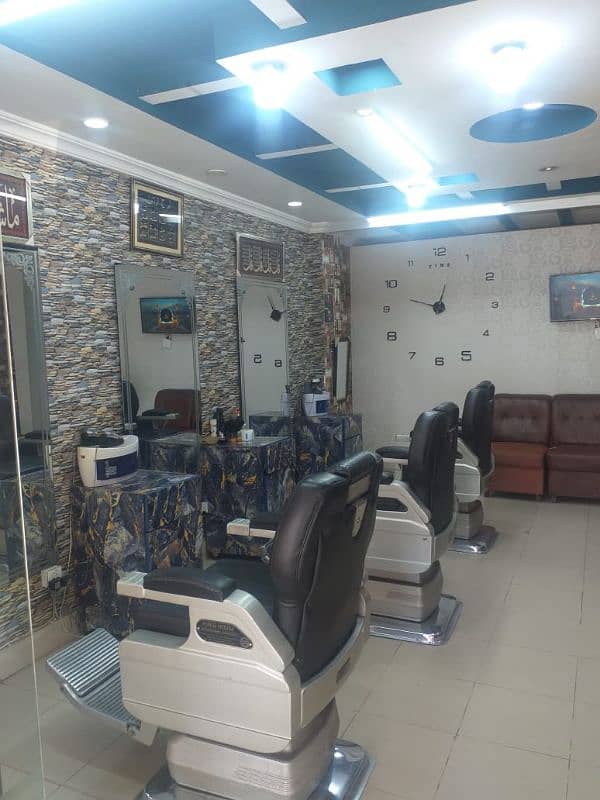 men saloon 2