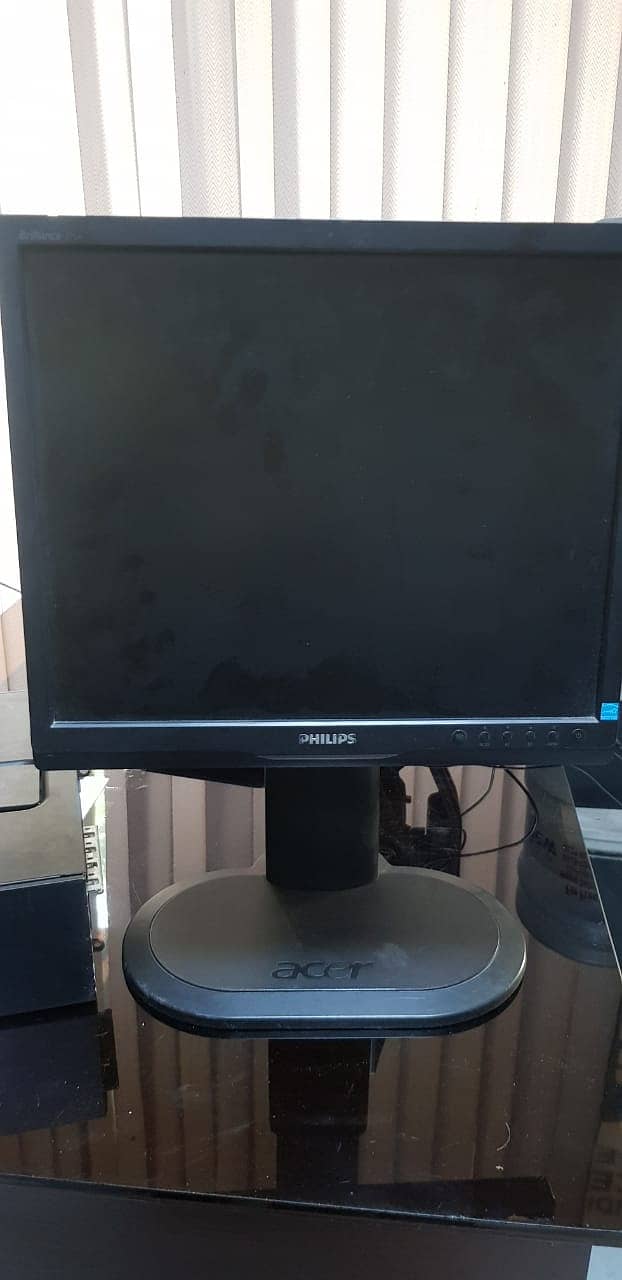 2 Desktop System Sale with complete accessories. 4