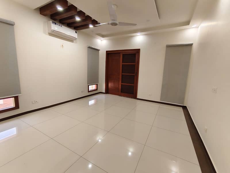 Elegant 500-Yard Bungalow for Sale in Zamzama, DHA Phase 5 Prime Location 8